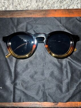 Unisex Round Tortoiseshell Sunglasses with Dark Lenses